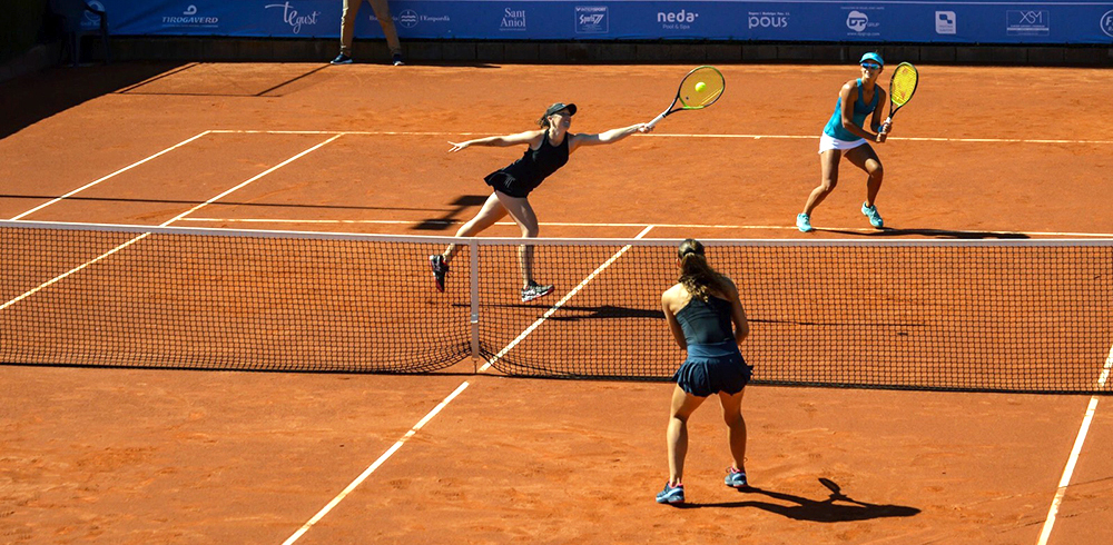 Storm Sanders playing