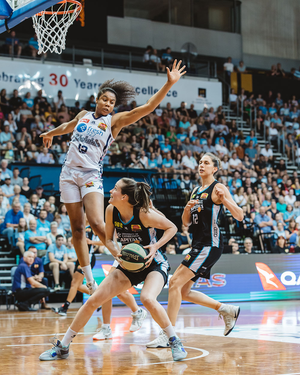 Keely Froling playing basketball